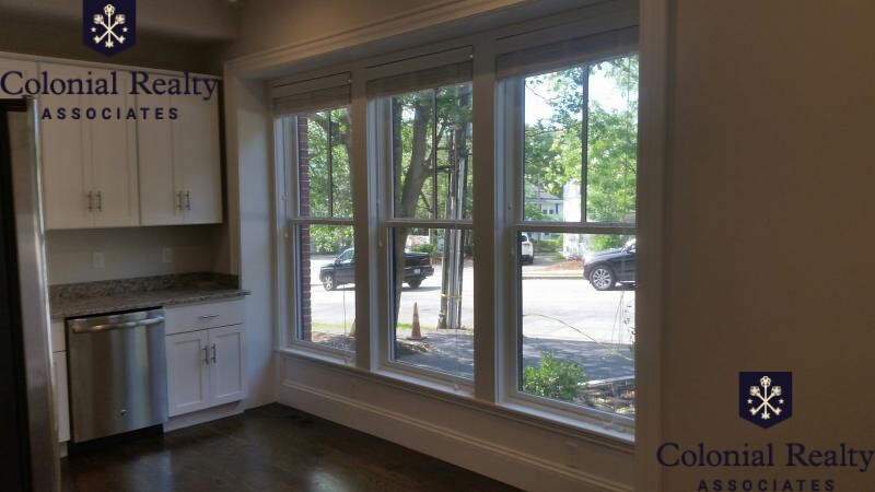 2044 Beacon St, Waban