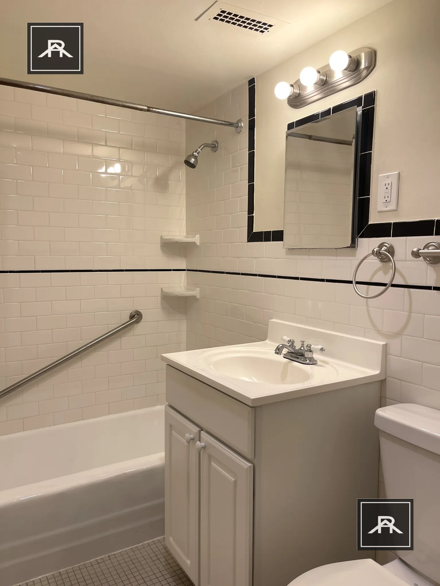 101 Monmouth St, Longwood