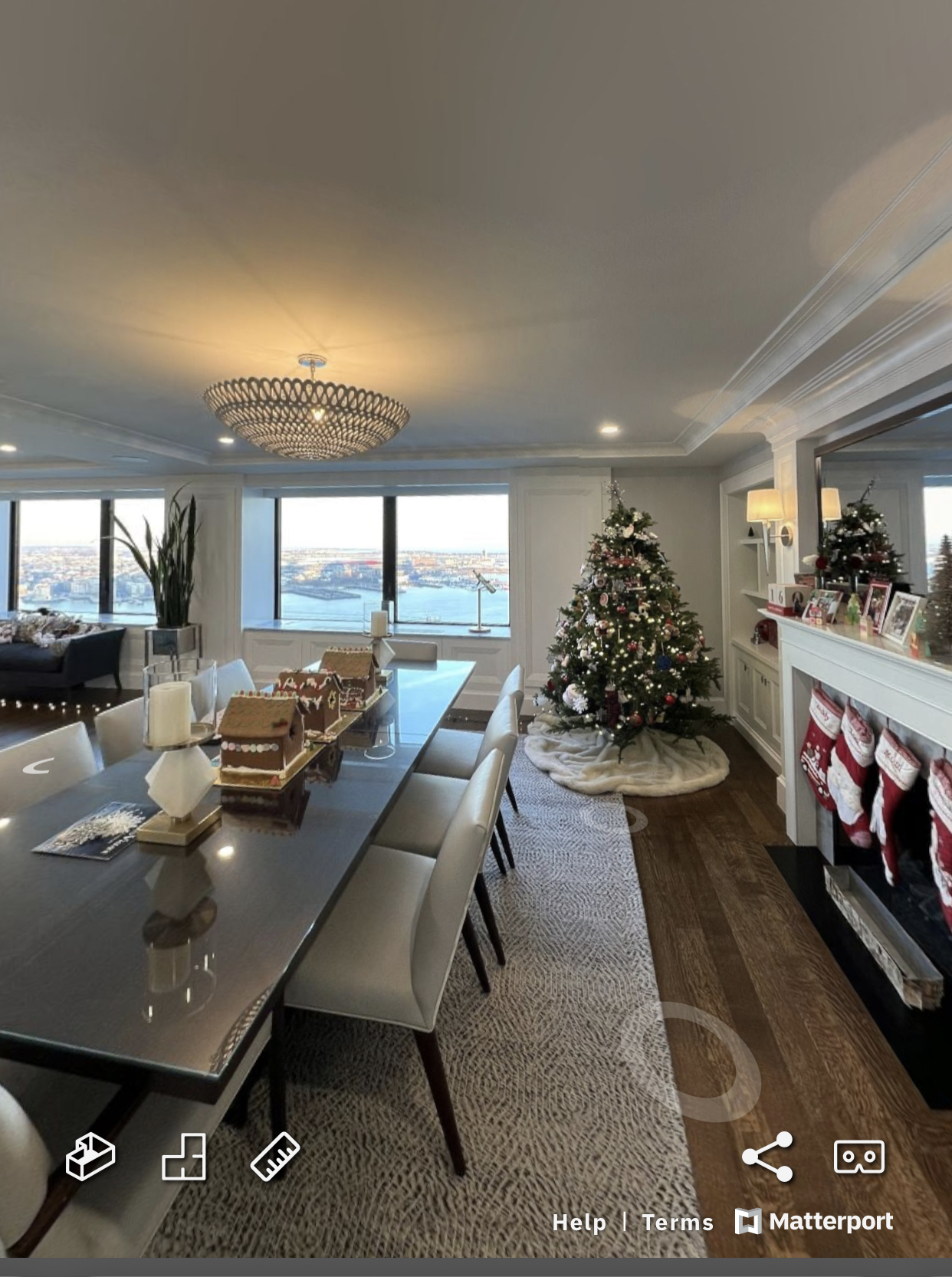 85 East India Row, Downtown