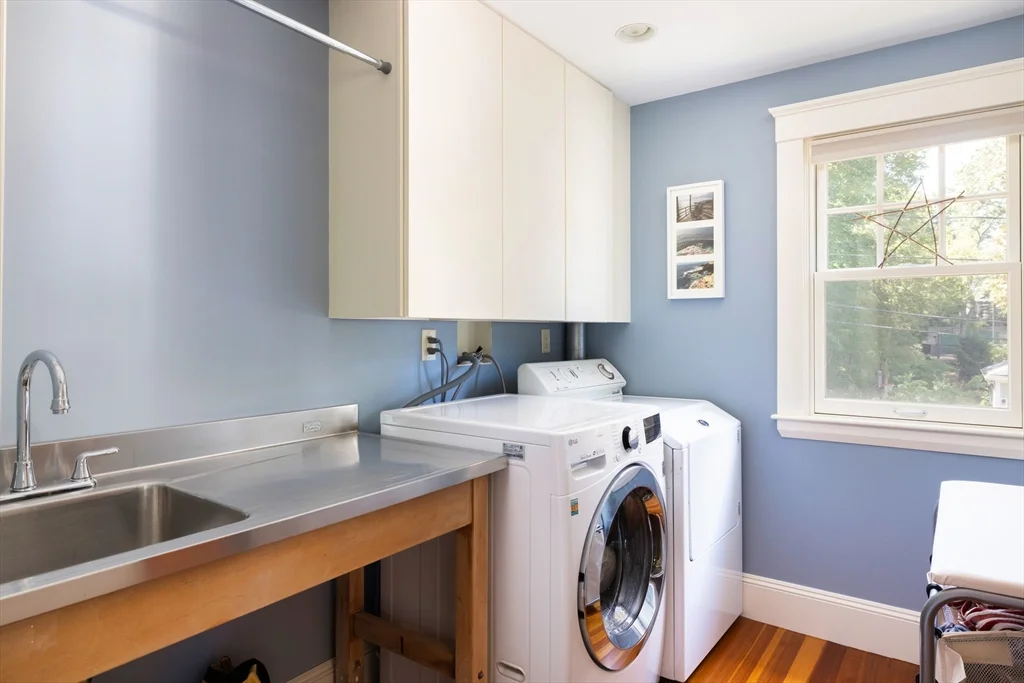 160 Allen Ave, Waban