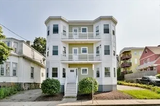 30 Hazelwood St, Roxbury