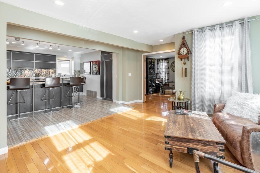 709 Hammond St, Chestnut Hill