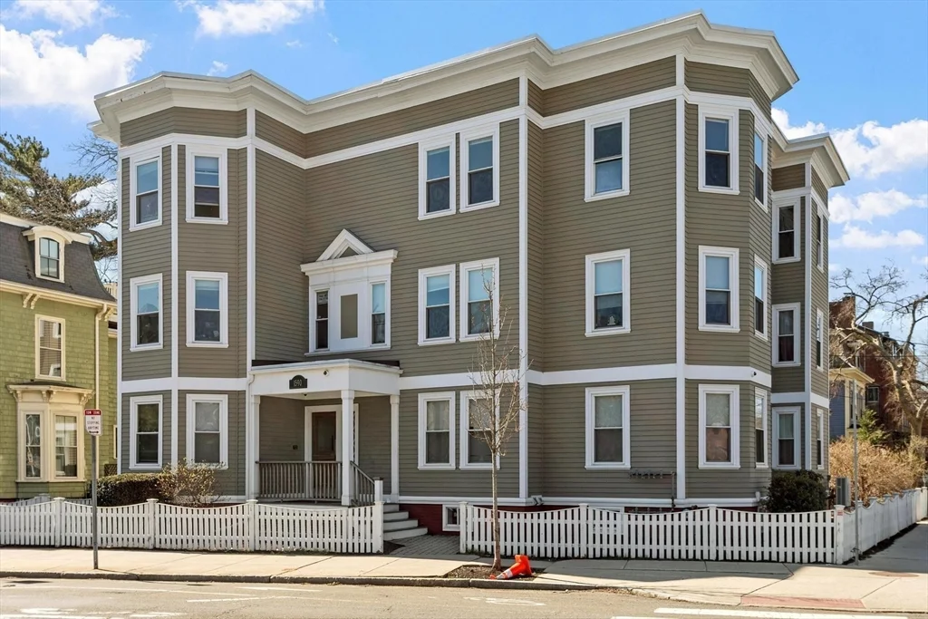 1590 Cambridge St, Mid-Cambridge