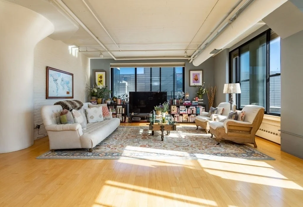 210 South St, Leather District