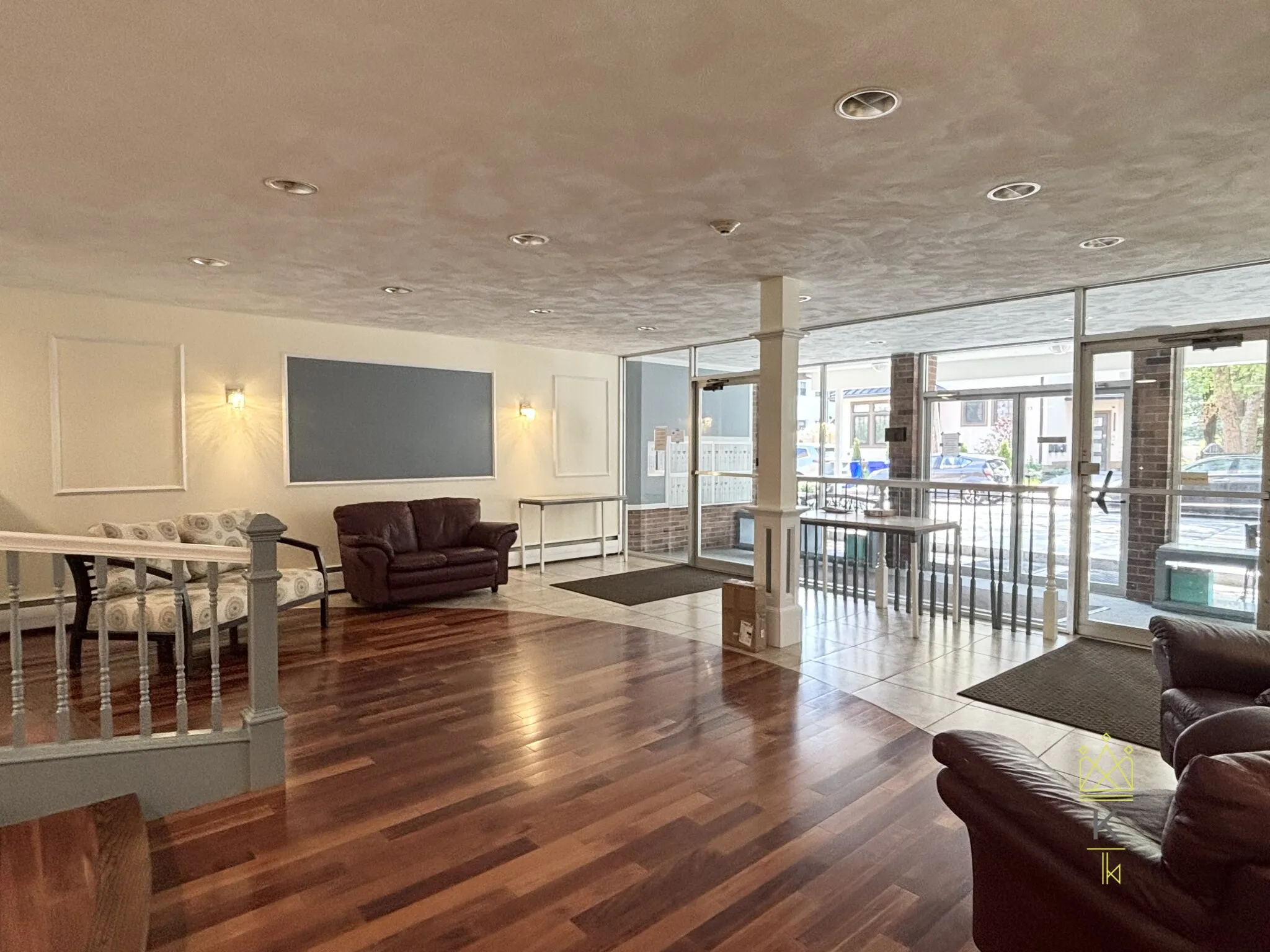 50 Green St, North Brookline