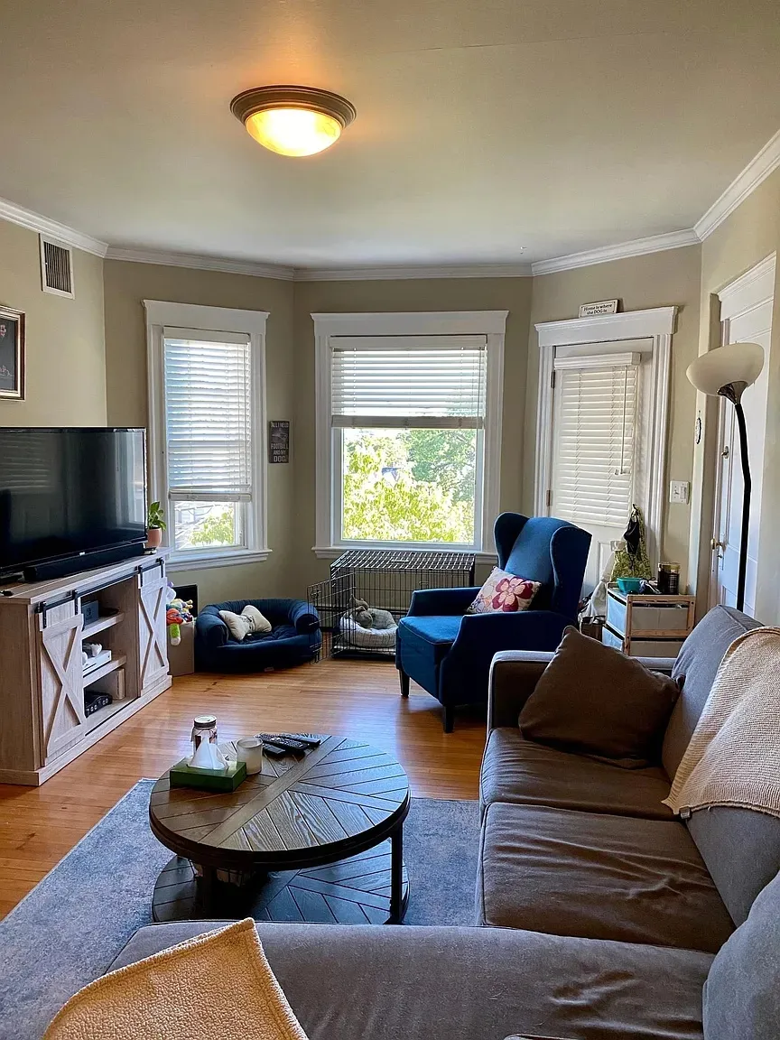 33 Main St, Winter Hill