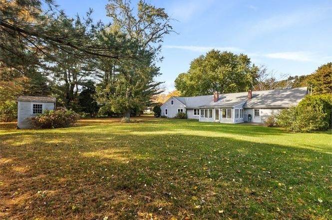 10 Pinegrove, Hingham