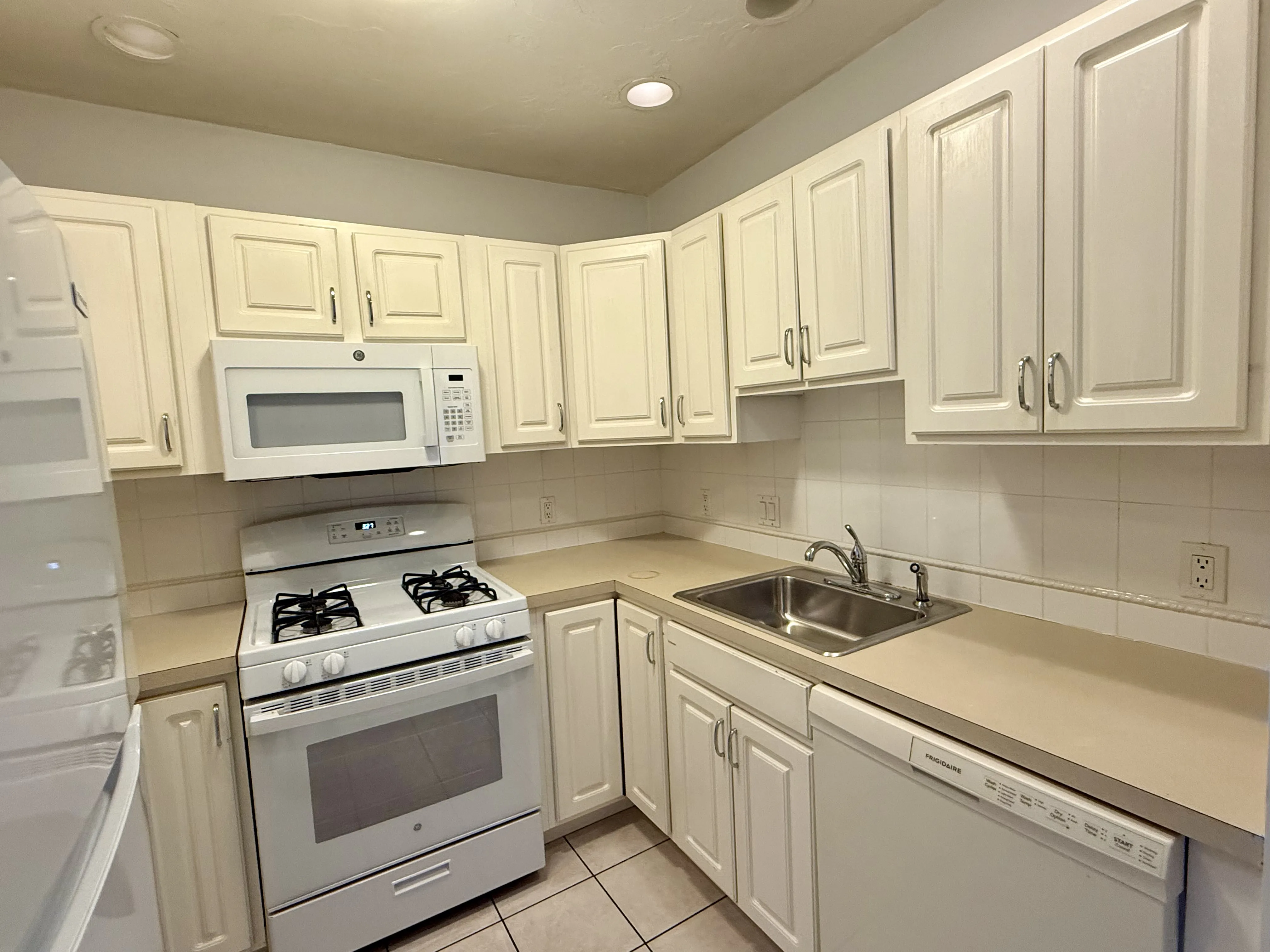 111 West 8th St, South Boston