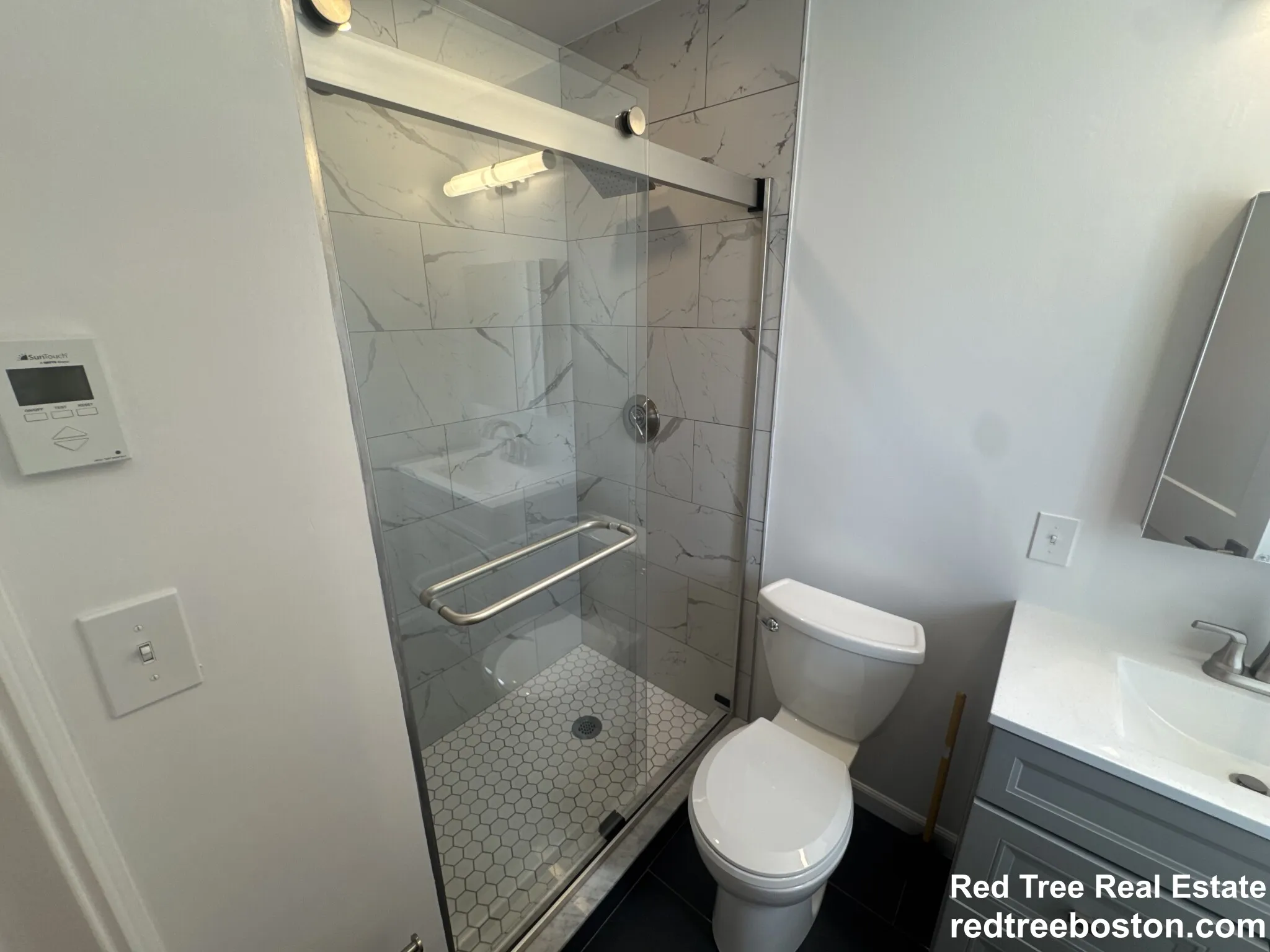 320 Hammond Pond Pkwa, Chestnut Hill