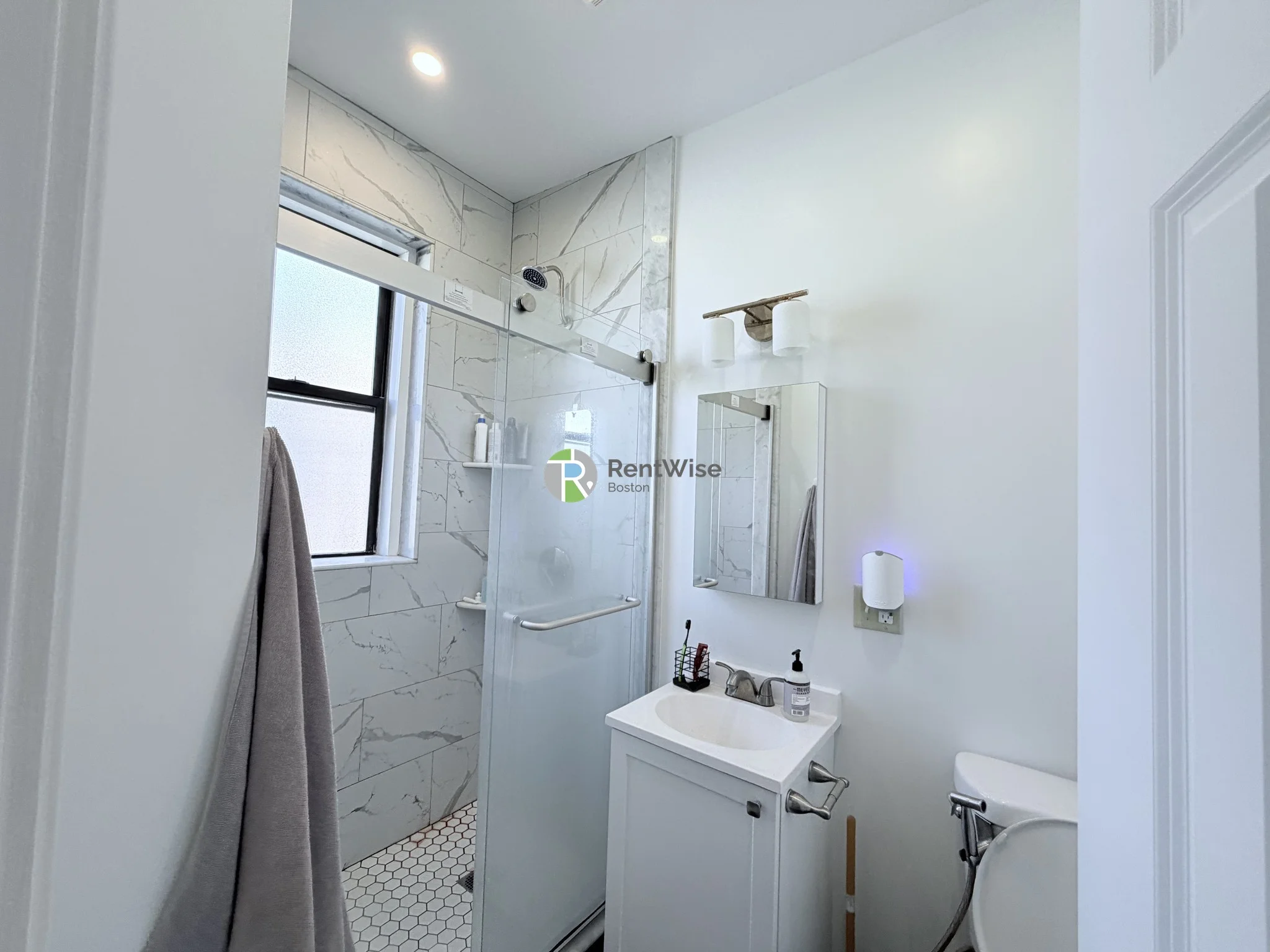 11 Queensberry St, Fenway