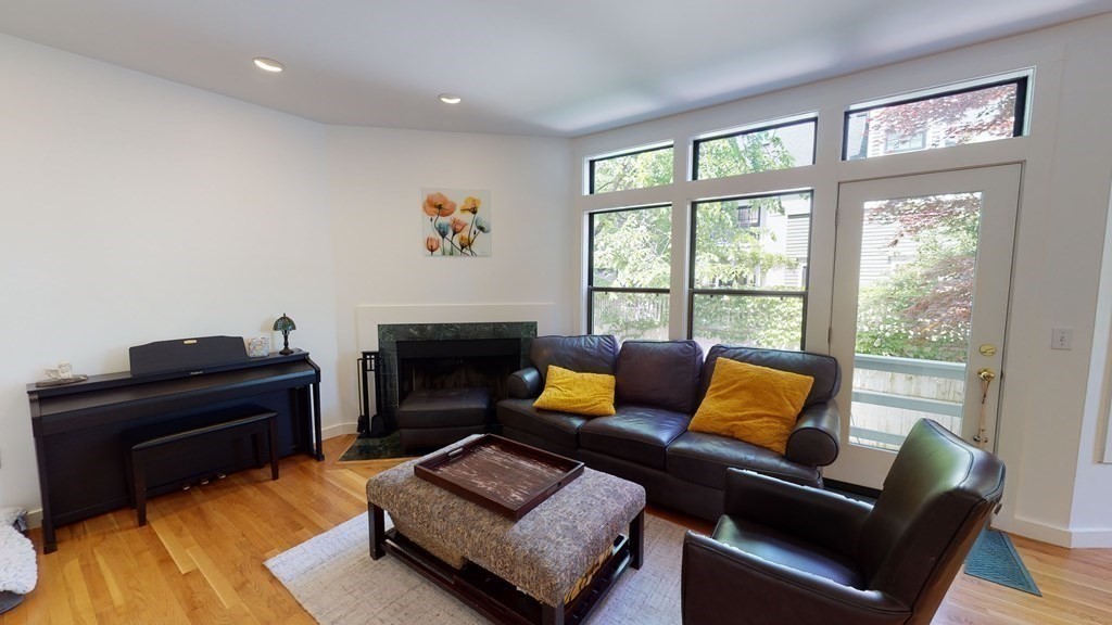 15 Roberts Rd, Harvard Square