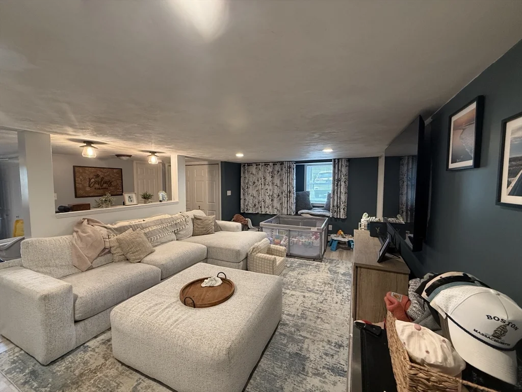 460 Pond St, Braintree
