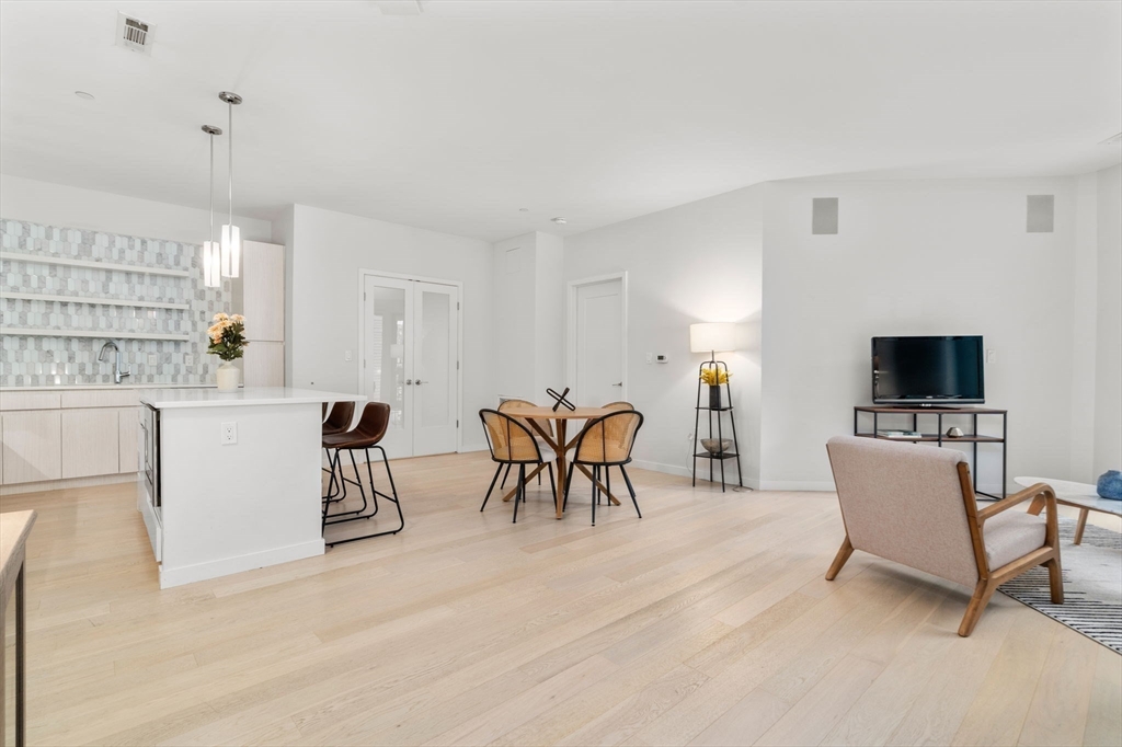 45 W 3rd St, South Boston