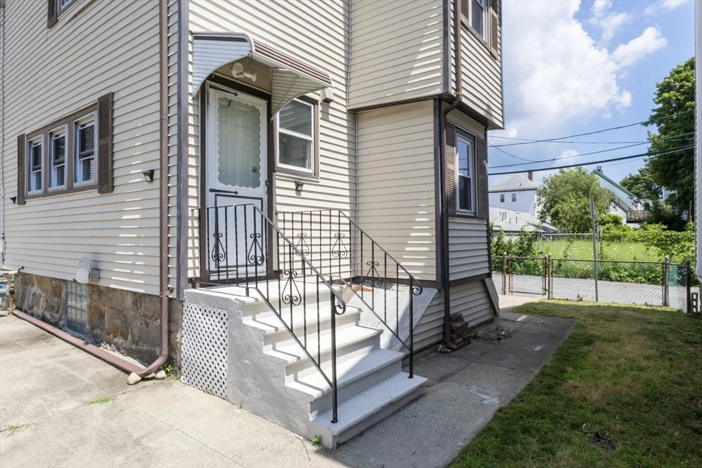 6 Coffin Avenue Ct, New Bedford