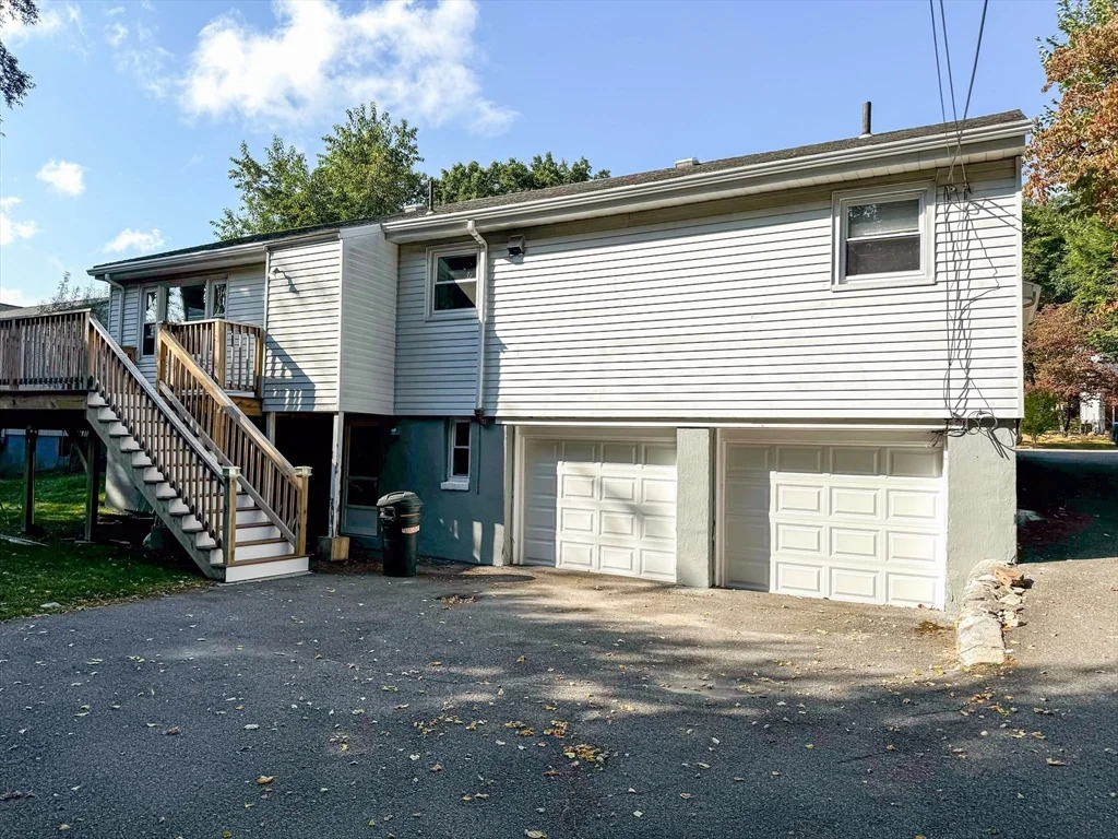 92 Woodcliff Rd, Chestnut Hill