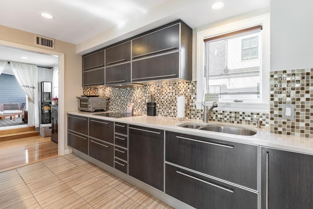 709 Hammond St, Chestnut Hill