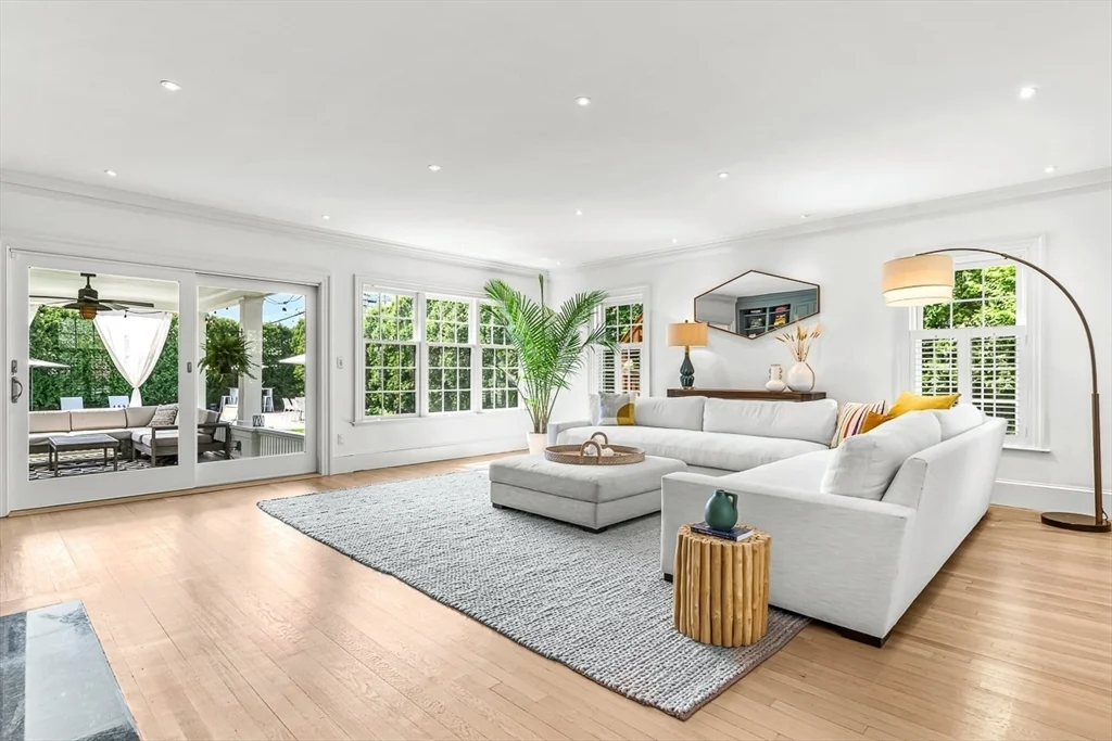 54 Wedgemere Ave, Wedgemere