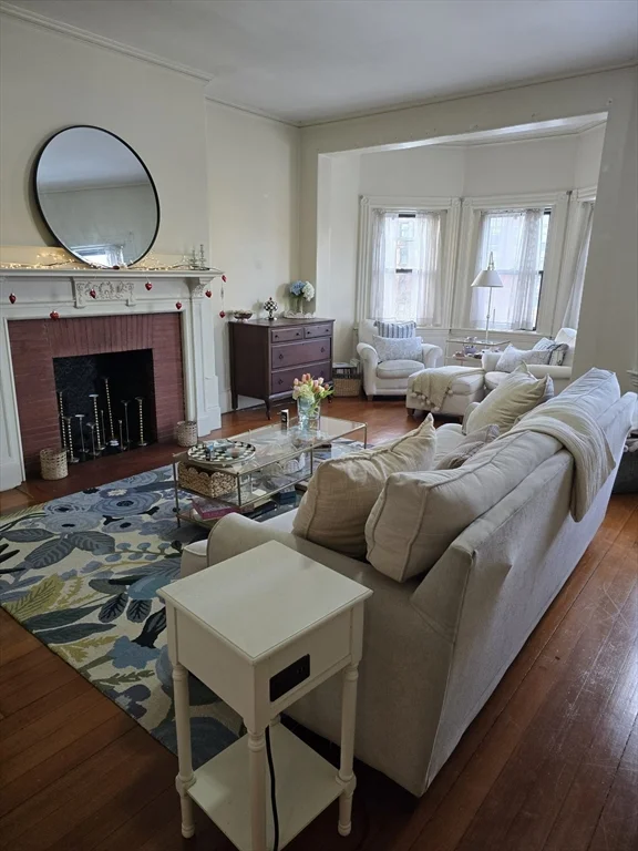 899 Beacon St, Fenway