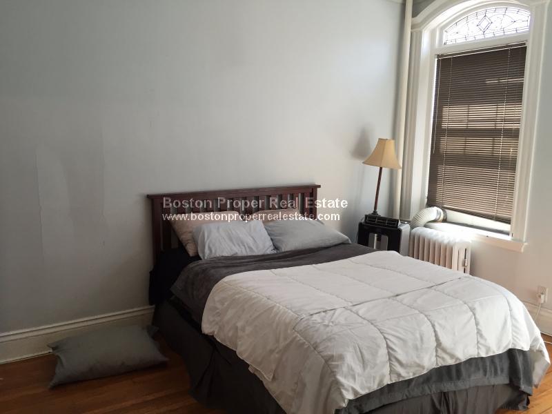 282 Newbury St, Back Bay