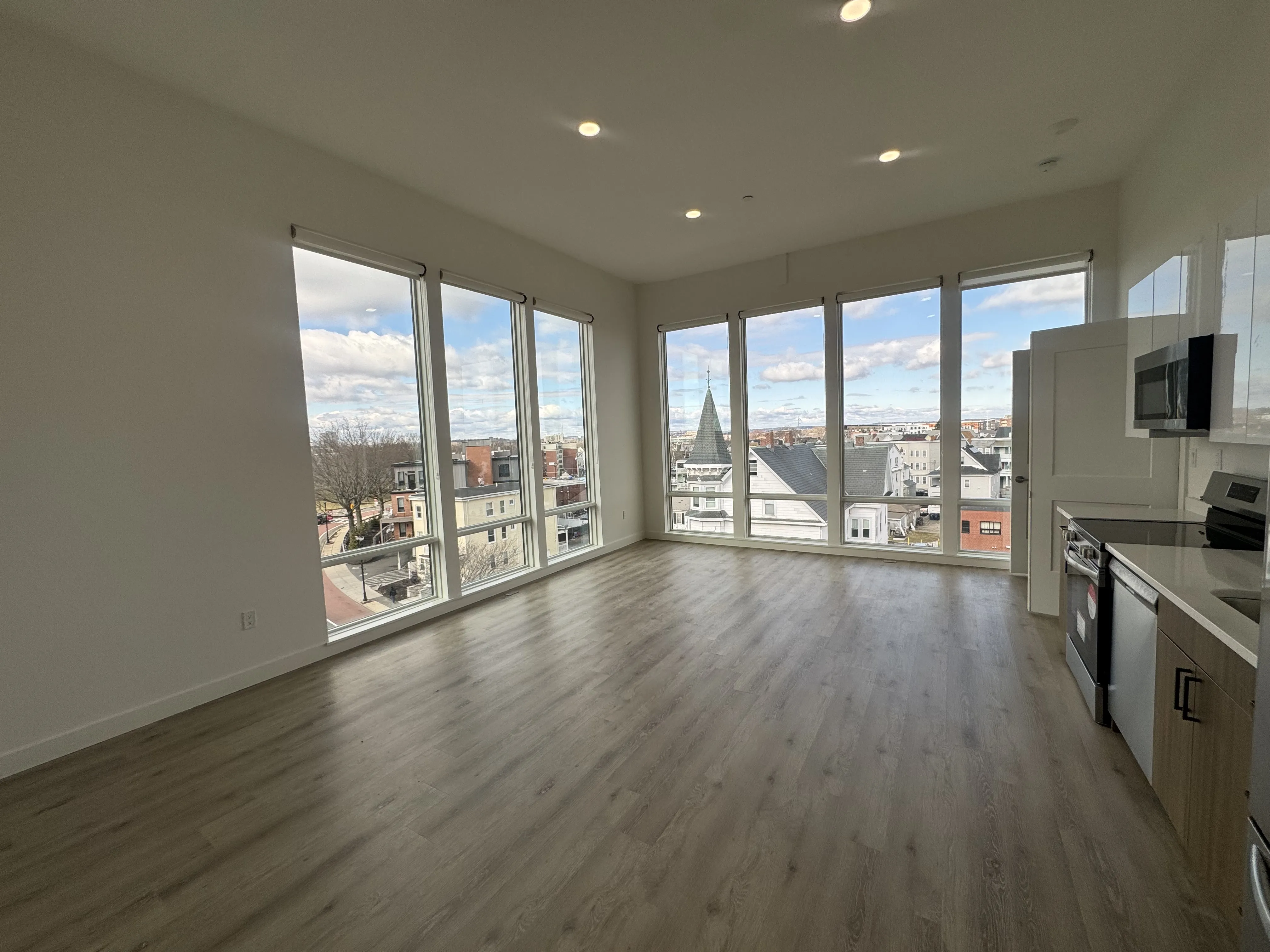 319 Broadway, Everett