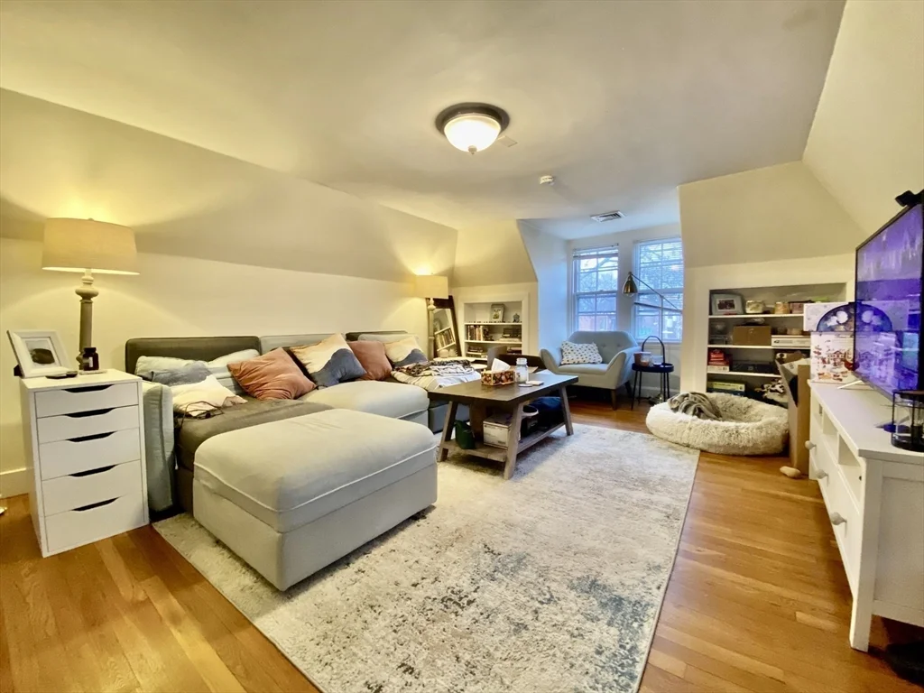 24 Grovenor Rd, Jamaica Plain