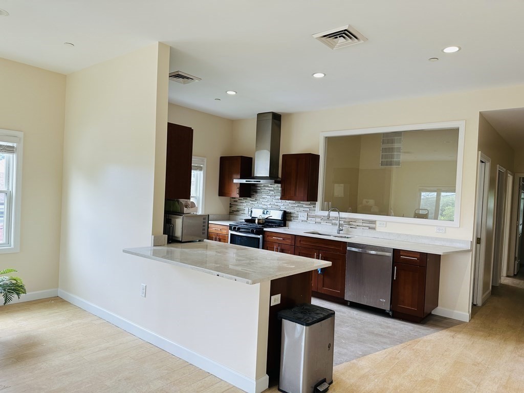 909 Hancock St, Quincy