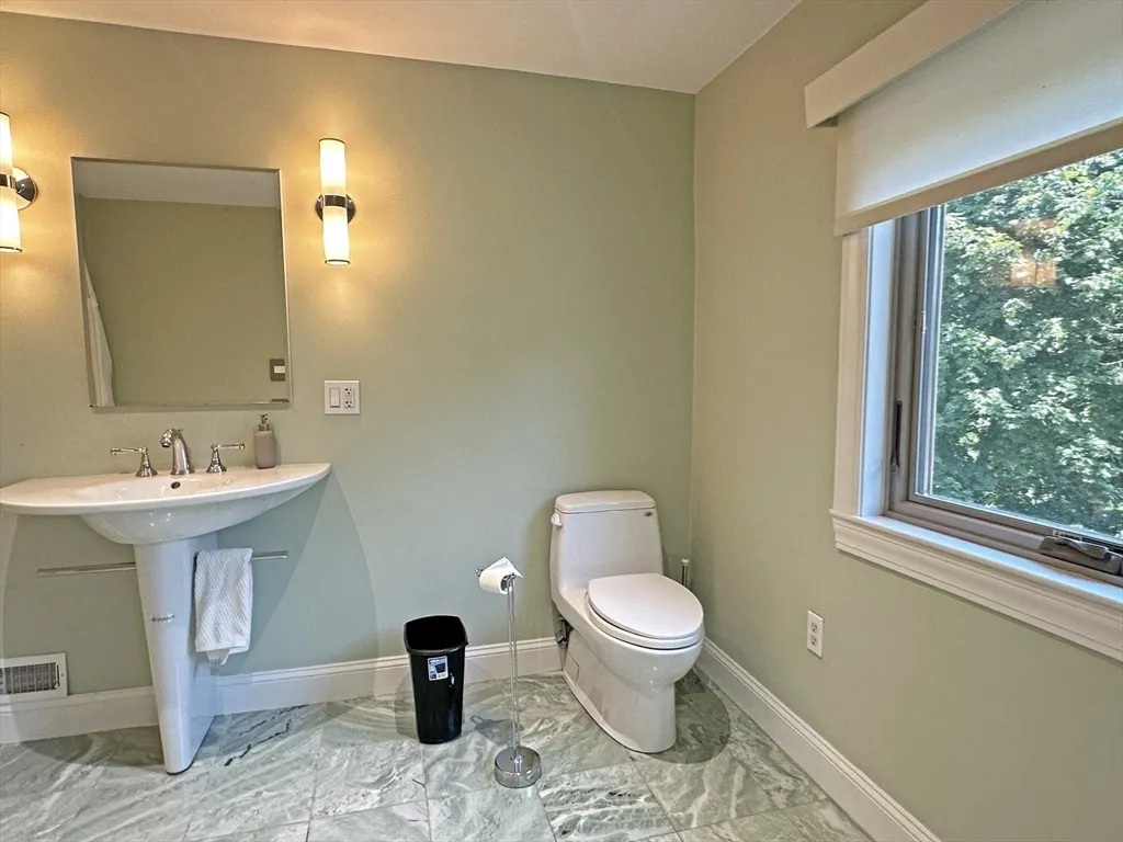 6 Brownson Ter, Jamaica Plain