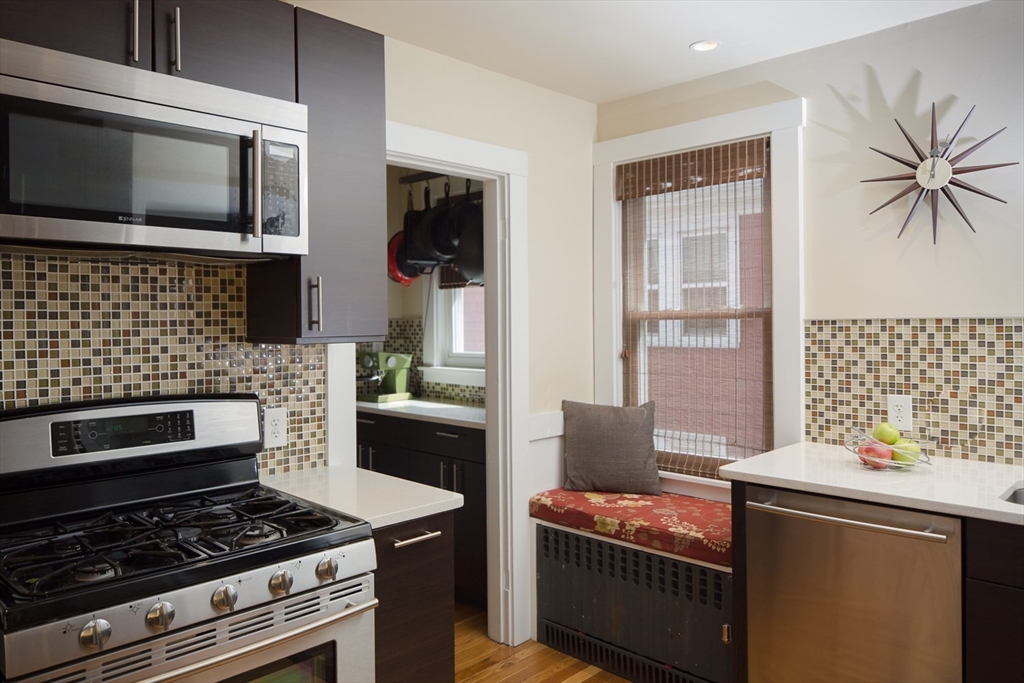 9 Irvington Rd, West Somerville