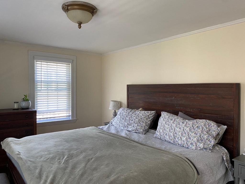 22 Cleveland Rd, Wellesley Hills