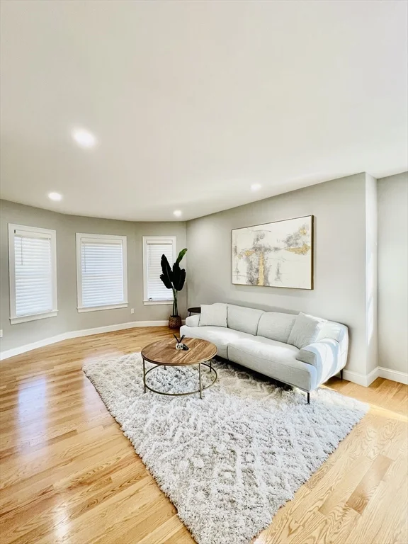 28 Metcalf, Medford