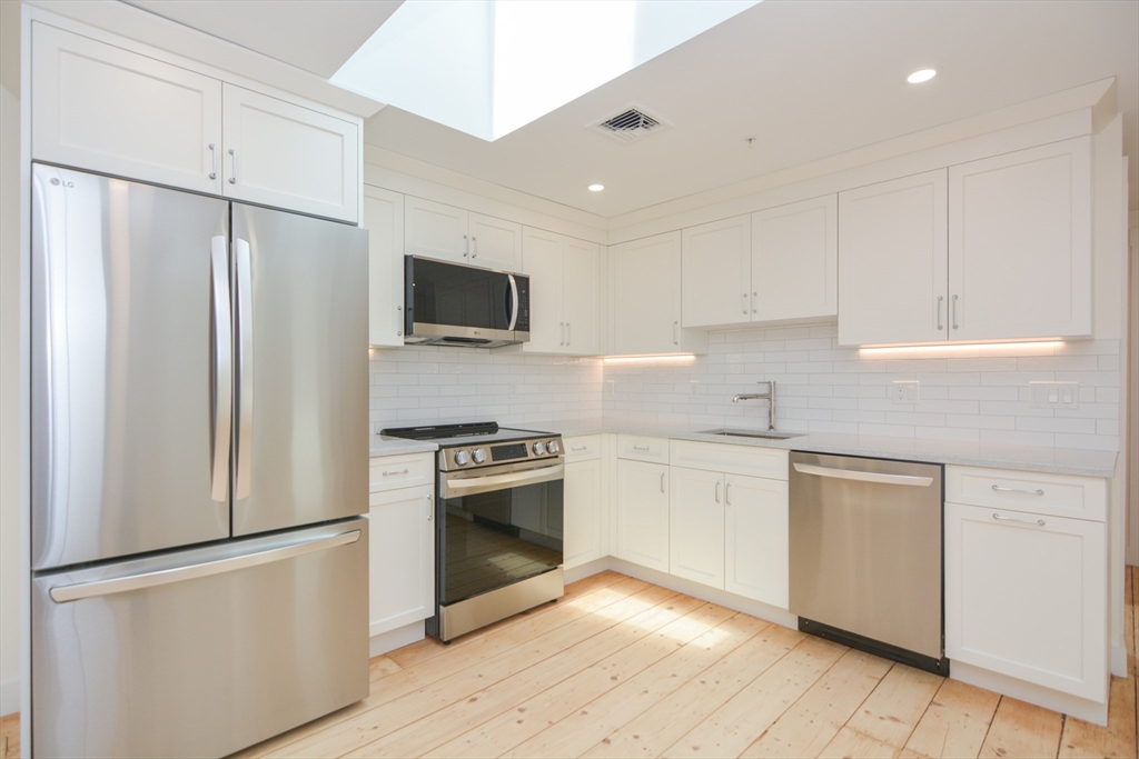 9 State St, Marblehead