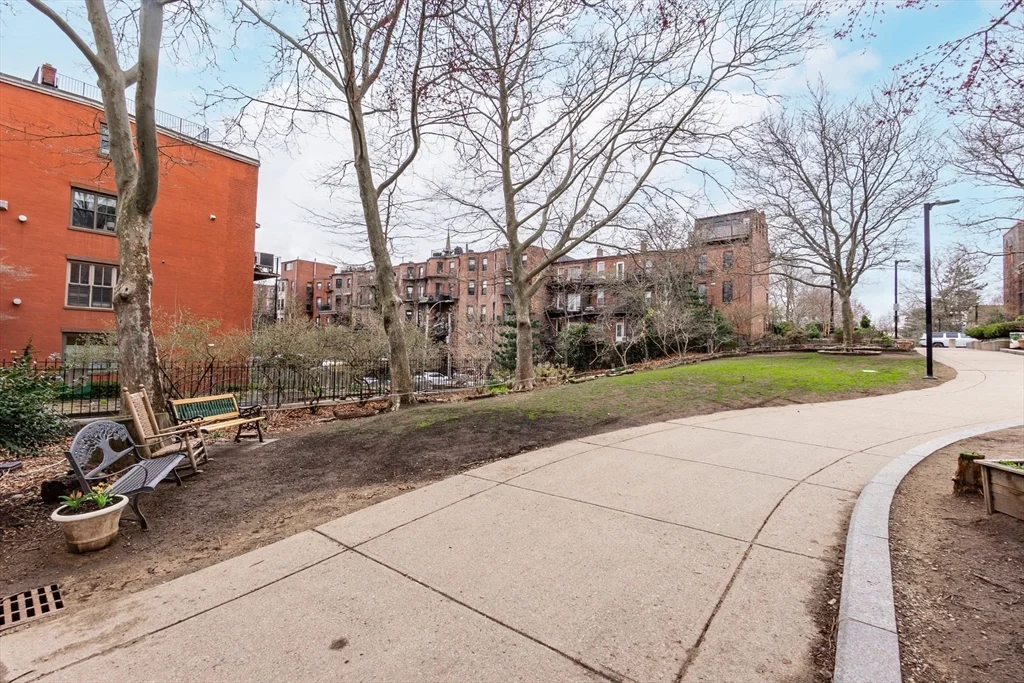 209 W Newton, Back Bay