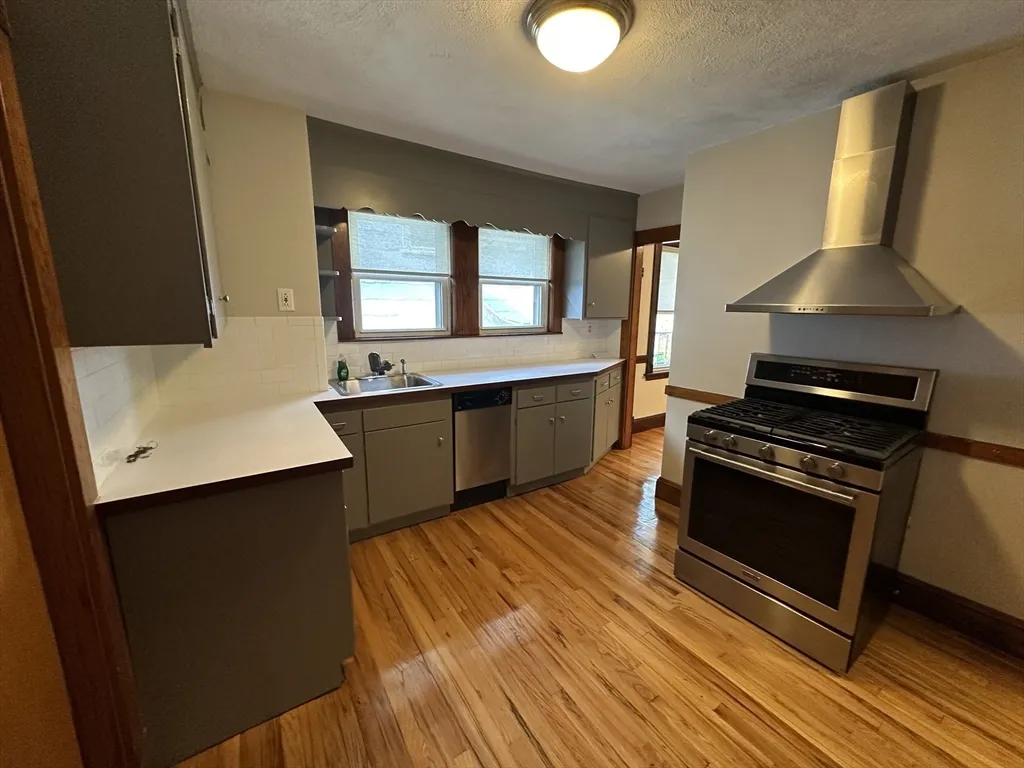 77 Walk Hill, Jamaica Plain