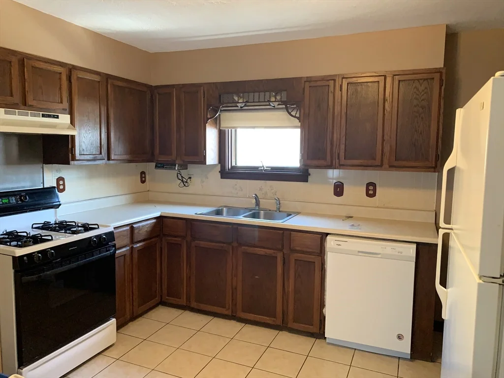 355 Field St, Fall River