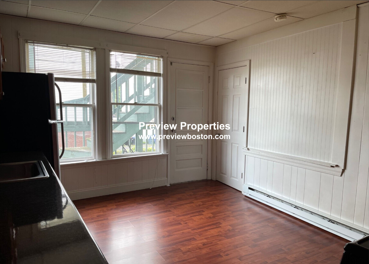 289 Chelsea St, East Boston