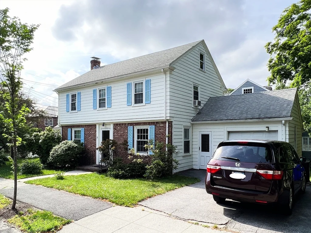 31 Grassmere Rd, Chestnut Hill