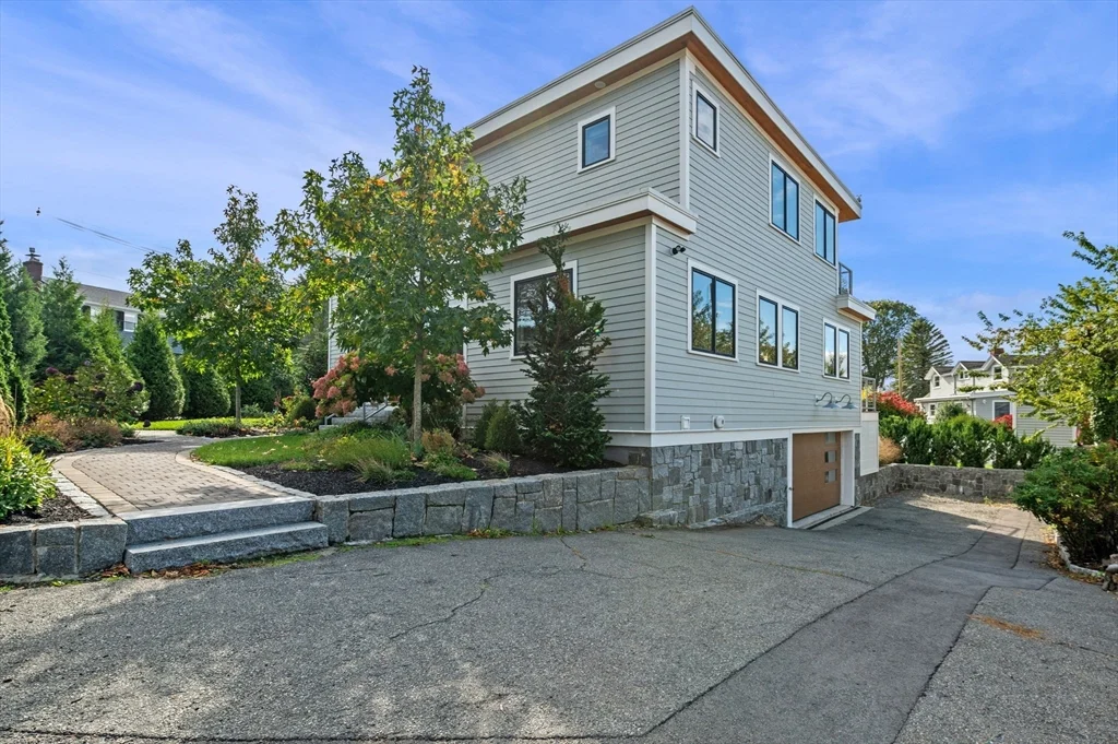 99 Naugus Ave, Marblehead