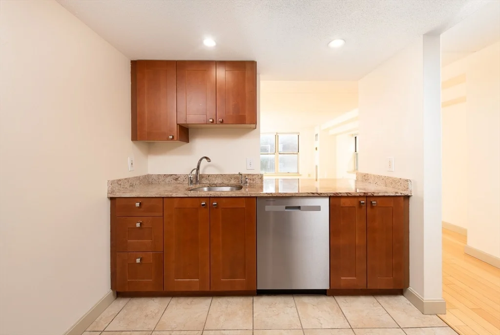 108 Peterborough St, Fenway