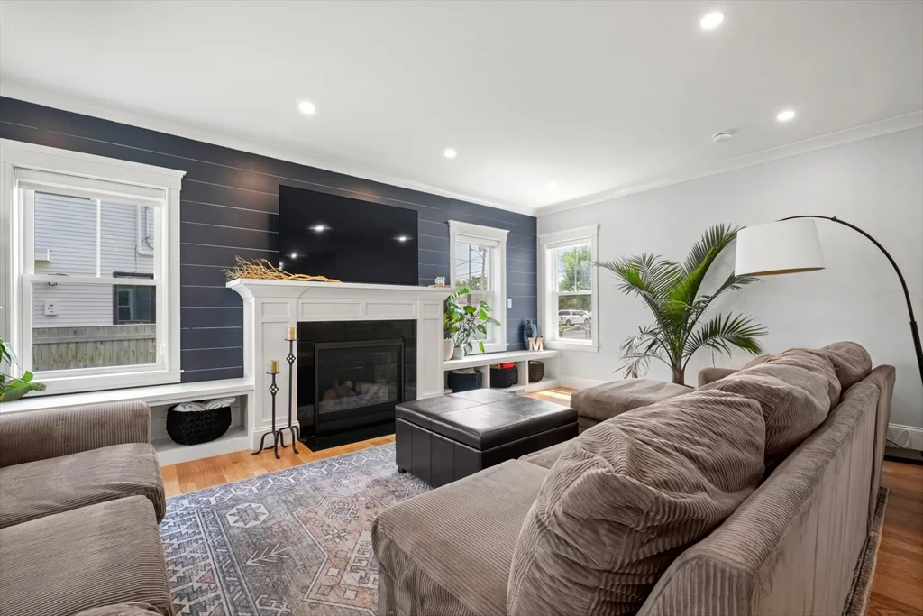 99 Crafts St, Newtonville