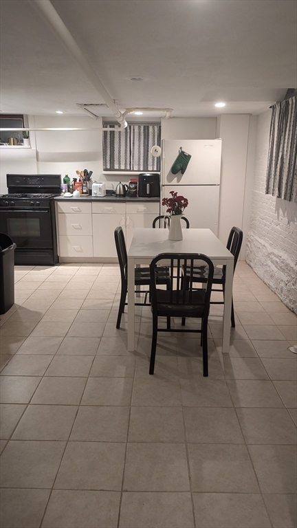 16 Shepard St, Neighborhood Nine