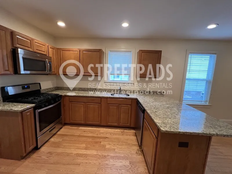 35 Pratt St, Allston