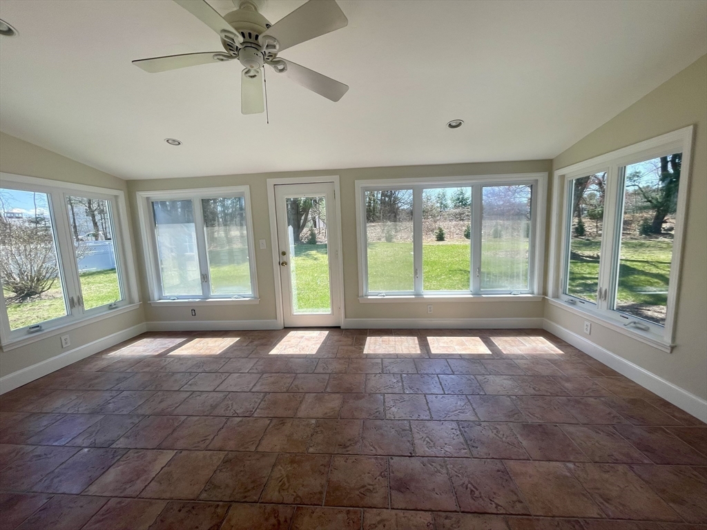 10 Pinegrove, Hingham