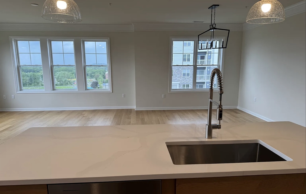 4 Stratton Dr, Woburn