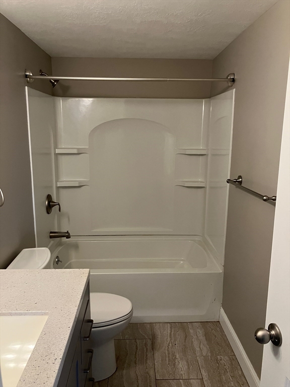 517 Mckinstry Ave, Chicopee