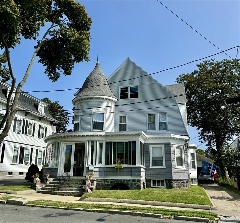20 Peirce Rd, Lynn