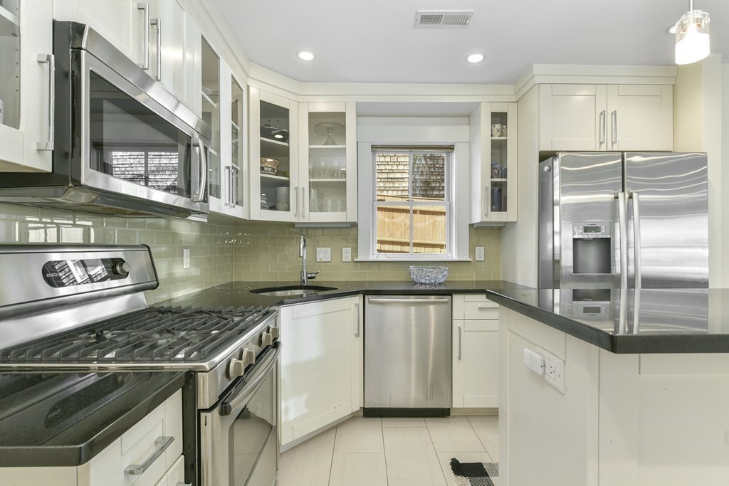 408R Putnam Ave, Cambridgeport