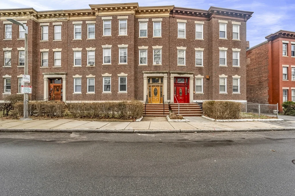 86 Winthrop St, Roxbury