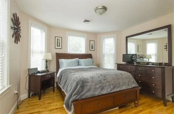 60 Magnolia Ave, Ward Two