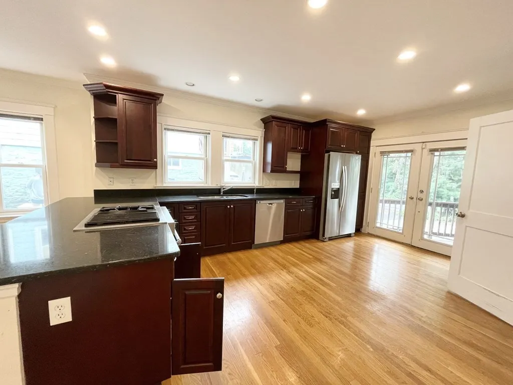 15 Sunset St, Boston
