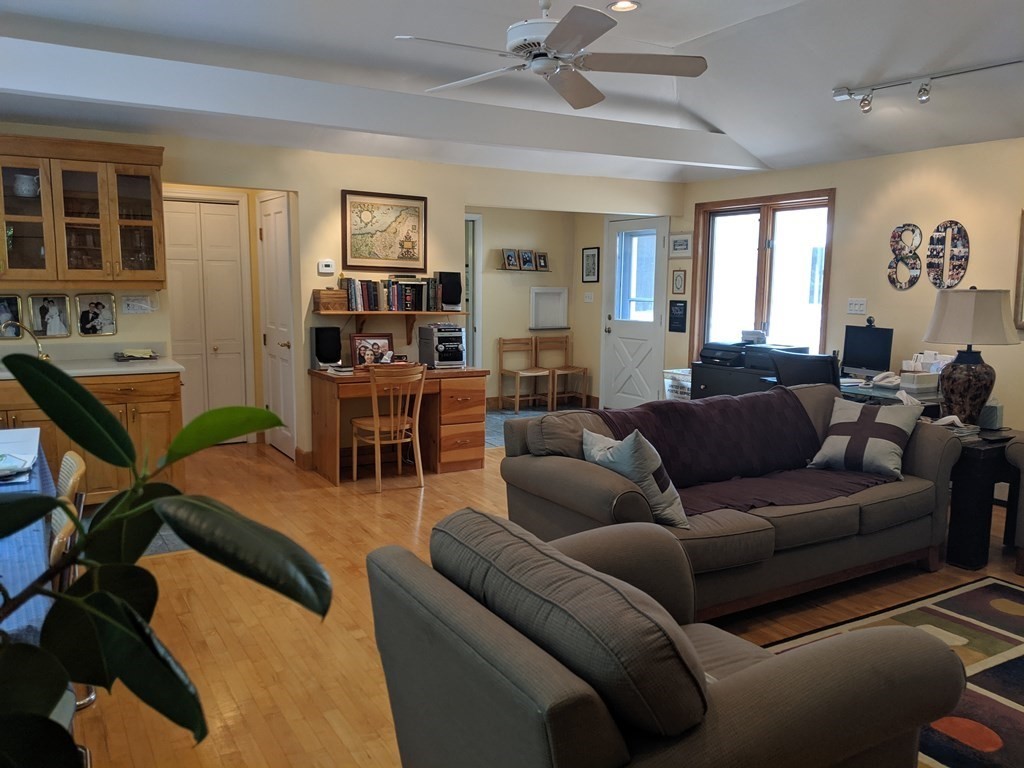 11 Renee Ter, Newton